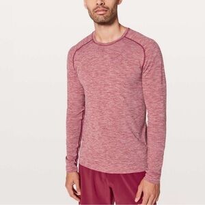 Lululemon Metal Vent Tech Surge Short Sleeve
Deep Navy / White size Small